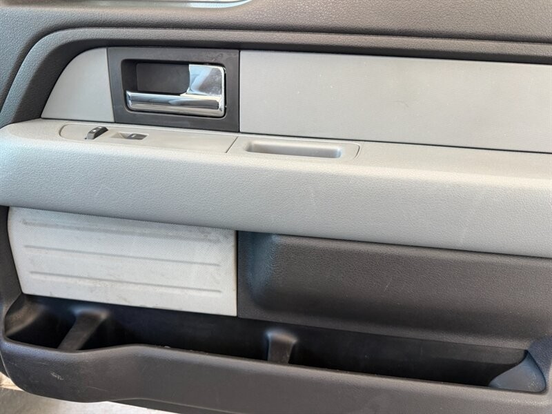 Ford F-150 Vehicle Full-screen Gallery Image 29