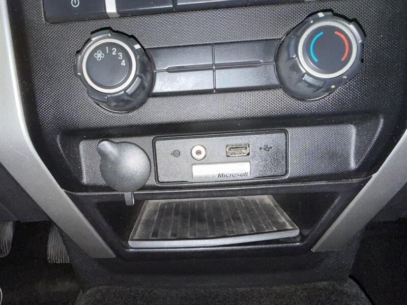 Ford F-150 Vehicle Full-screen Gallery Image 32