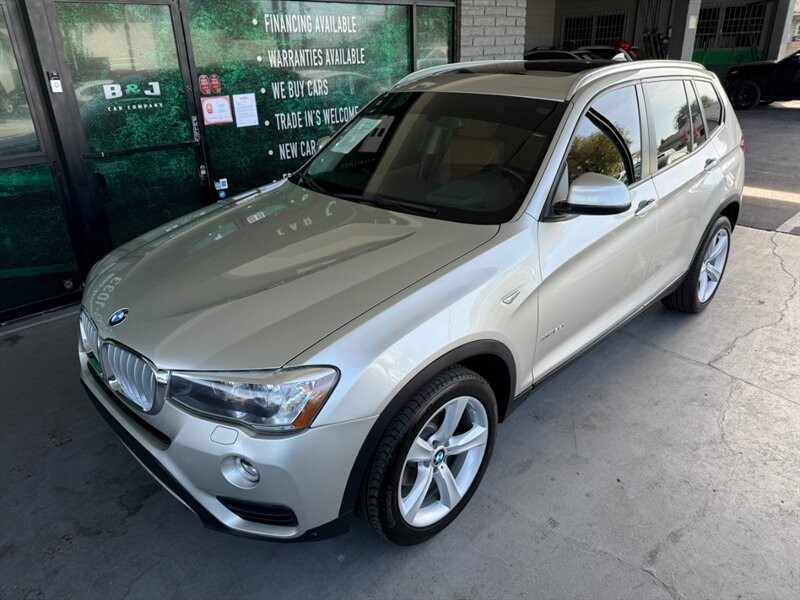 BMW X3 Vehicle Full-screen Gallery Image 02