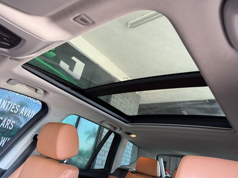 BMW X3 Vehicle Full-screen Gallery Image 17