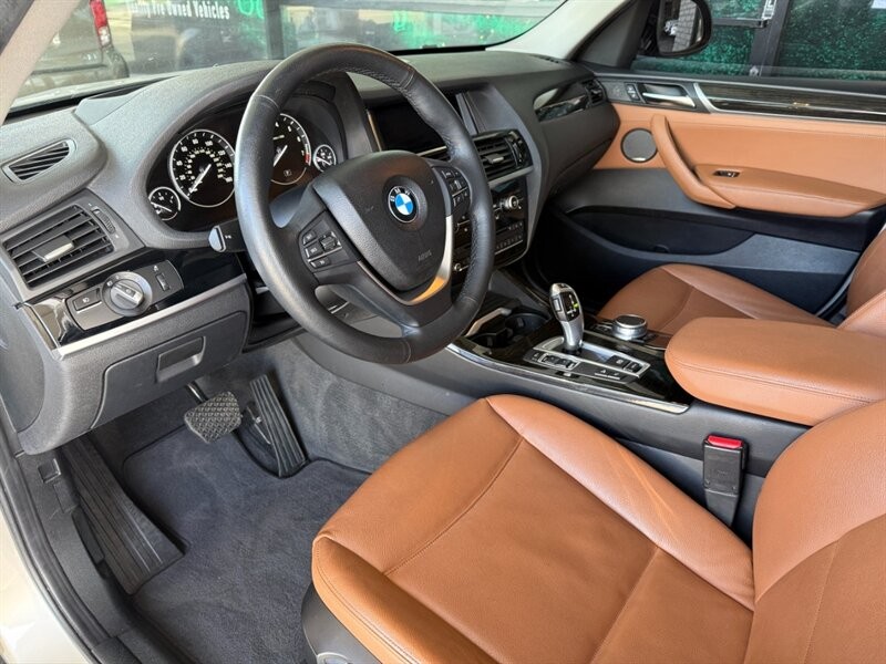 BMW X3 Vehicle Full-screen Gallery Image 18