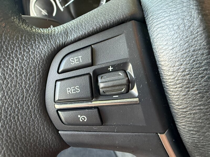 BMW X3 Vehicle Full-screen Gallery Image 23