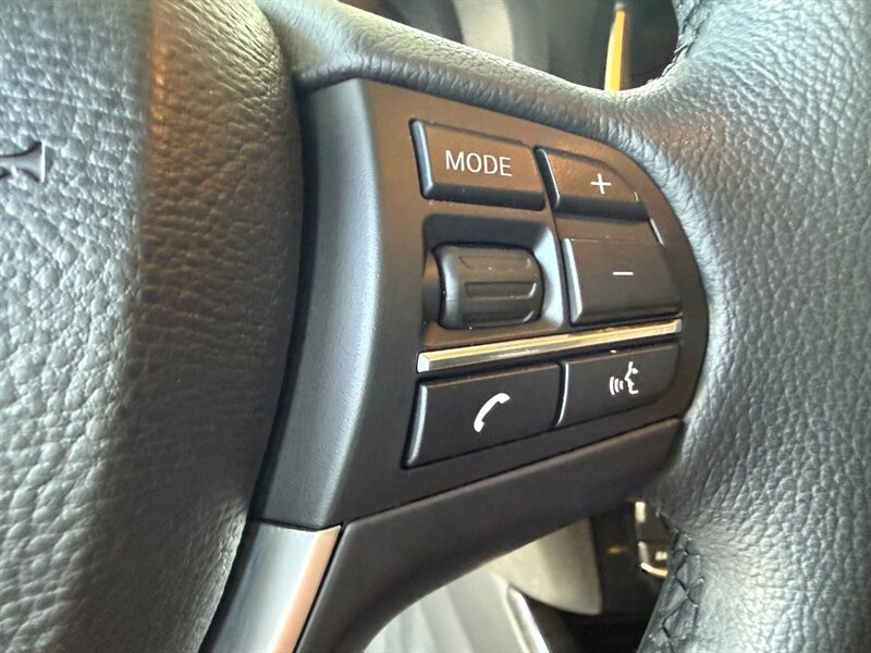 BMW X3 Vehicle Full-screen Gallery Image 24