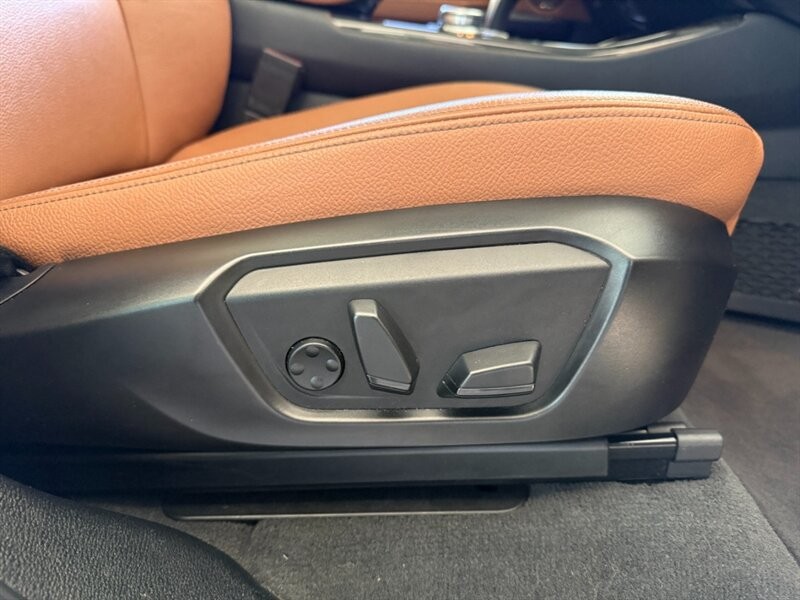 BMW X3 Vehicle Full-screen Gallery Image 30