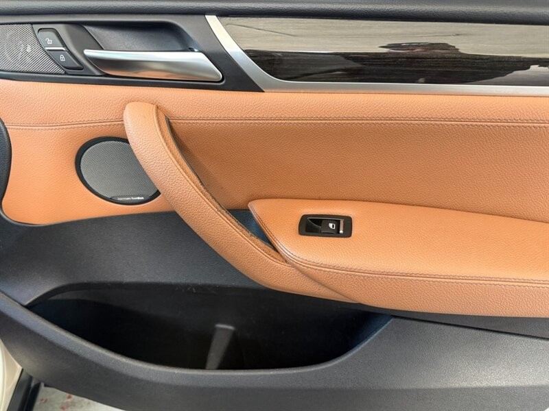 BMW X3 Vehicle Full-screen Gallery Image 31