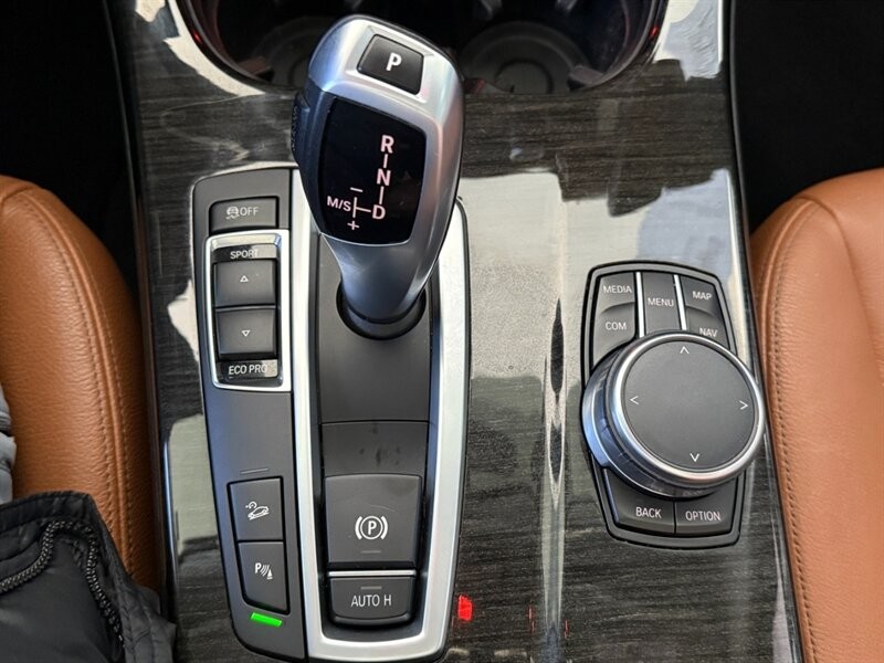 BMW X3 Vehicle Full-screen Gallery Image 37