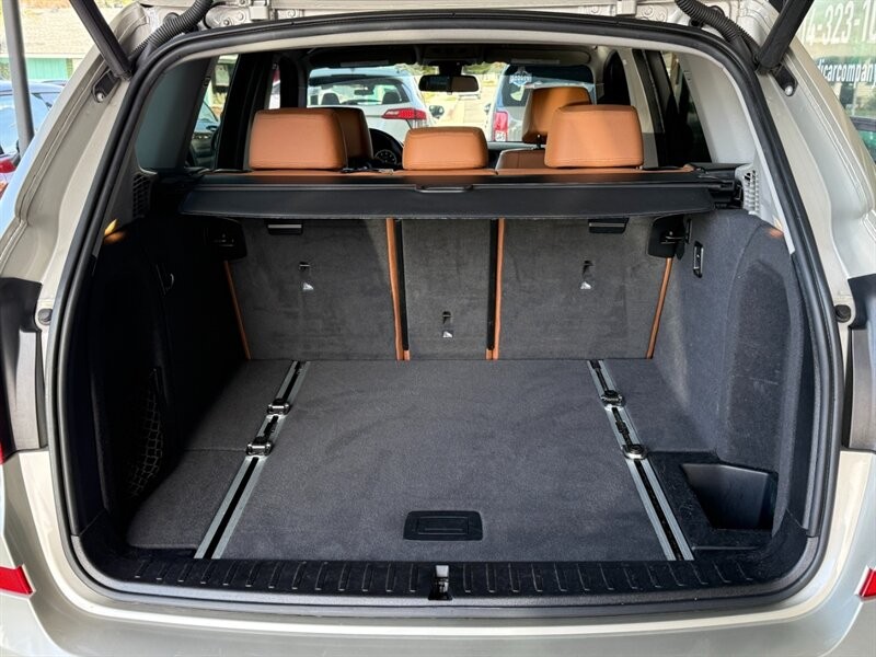 BMW X3 Vehicle Full-screen Gallery Image 40