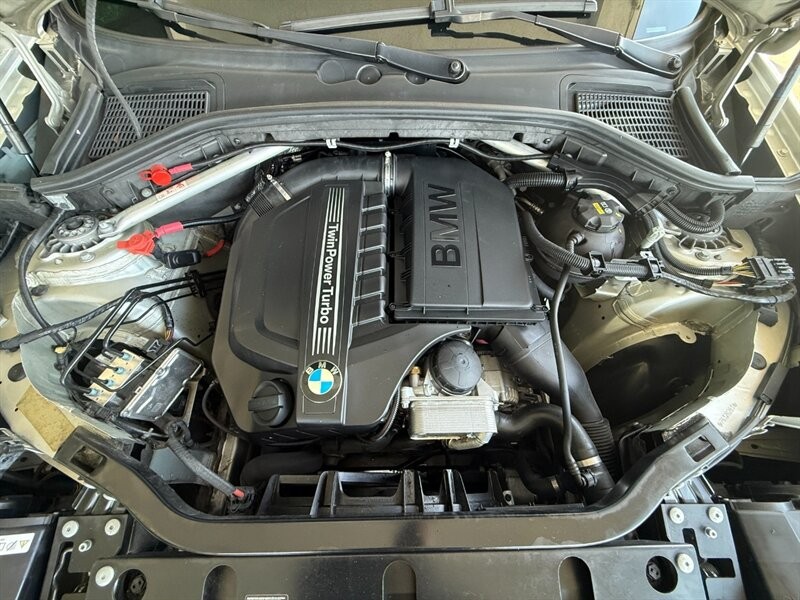 BMW X3 Vehicle Full-screen Gallery Image 41