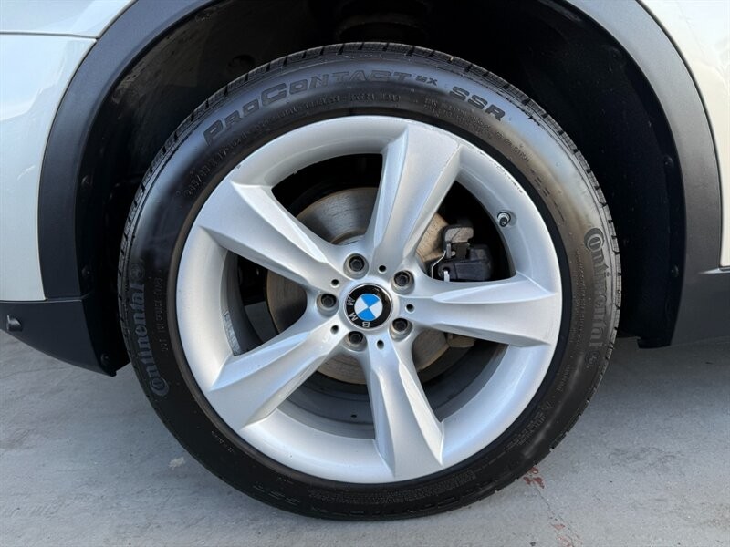 BMW X3 Vehicle Full-screen Gallery Image 42