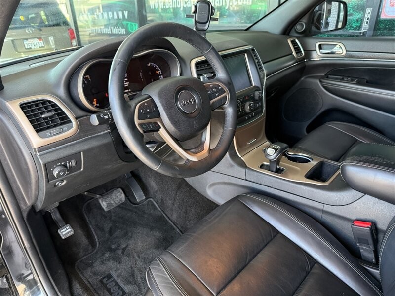 Jeep Grand Cherokee Vehicle Full-screen Gallery Image 15