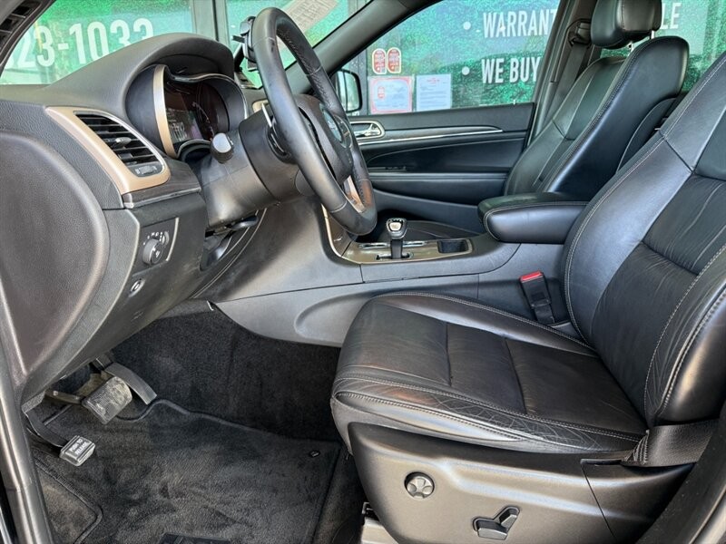 Jeep Grand Cherokee Vehicle Full-screen Gallery Image 16