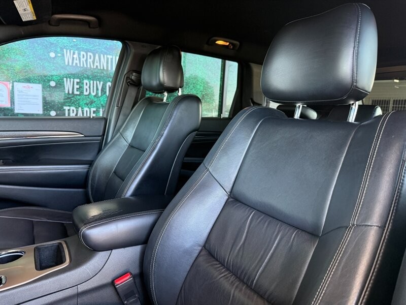 Jeep Grand Cherokee Vehicle Full-screen Gallery Image 17