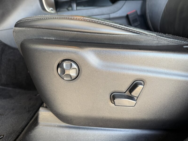 Jeep Grand Cherokee Vehicle Full-screen Gallery Image 18