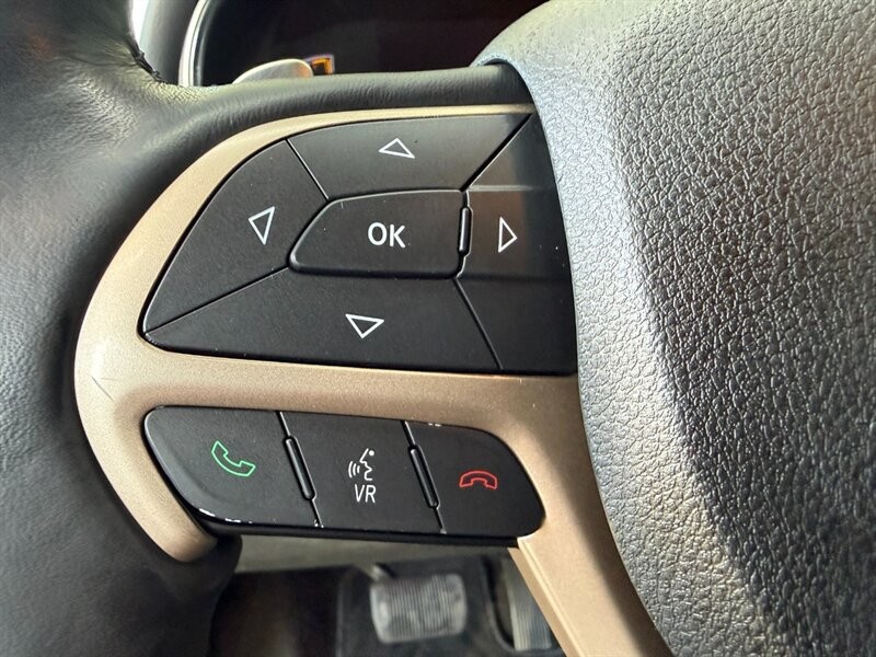 Jeep Grand Cherokee Vehicle Full-screen Gallery Image 20