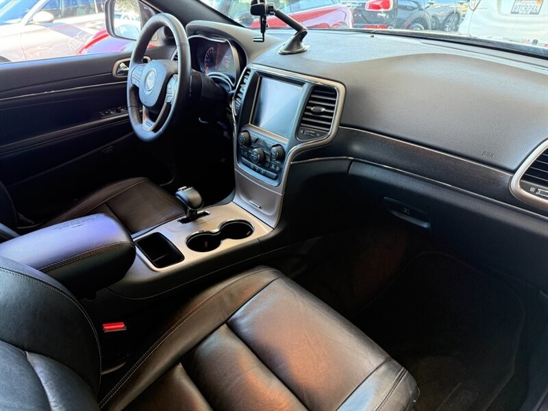 Jeep Grand Cherokee Vehicle Full-screen Gallery Image 27