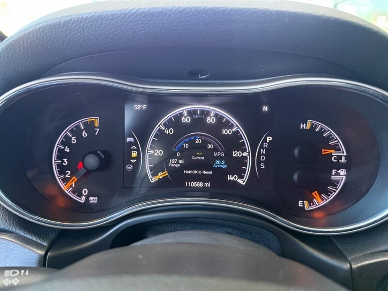 Jeep Grand Cherokee Vehicle Full-screen Gallery Image 30