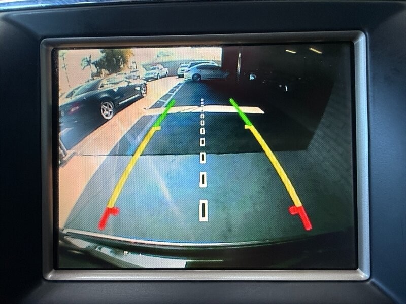 Jeep Grand Cherokee Vehicle Full-screen Gallery Image 33