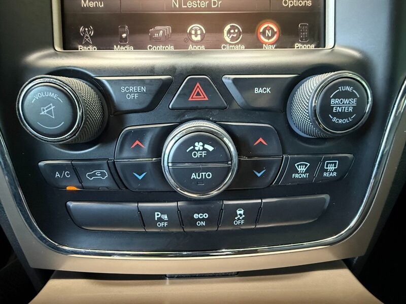 Jeep Grand Cherokee Vehicle Full-screen Gallery Image 34