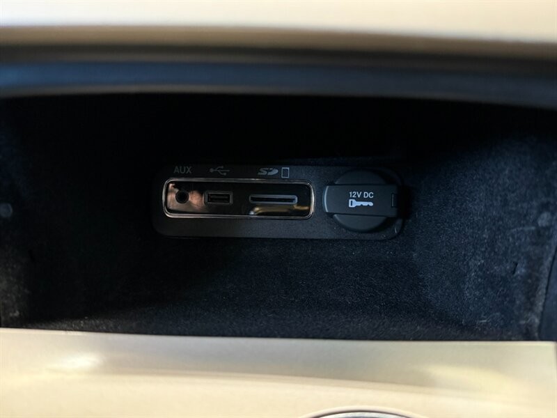 Jeep Grand Cherokee Vehicle Full-screen Gallery Image 35