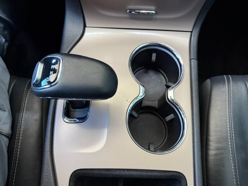 Jeep Grand Cherokee Vehicle Full-screen Gallery Image 36