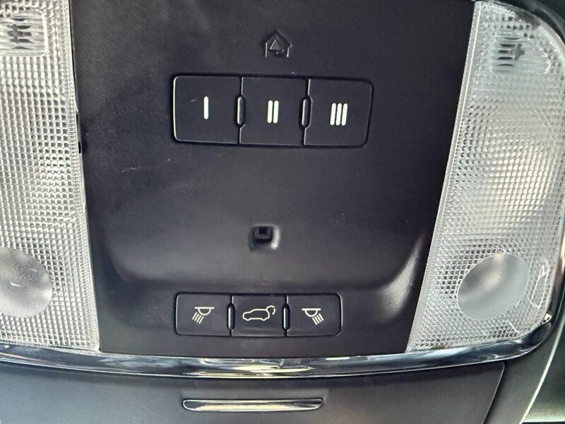 Jeep Grand Cherokee Vehicle Full-screen Gallery Image 37