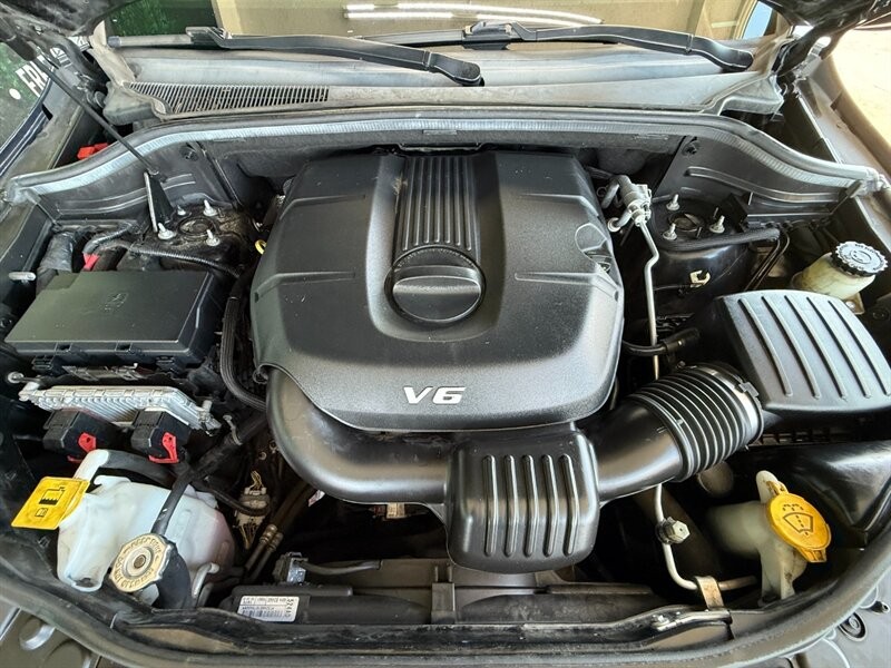 Jeep Grand Cherokee Vehicle Full-screen Gallery Image 39