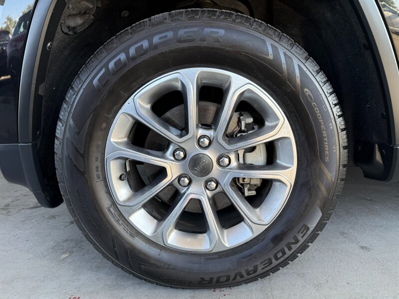 Jeep Grand Cherokee Vehicle Full-screen Gallery Image 40