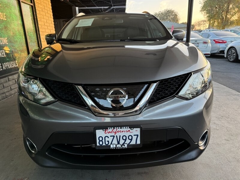 Nissan Rogue Sport Vehicle Full-screen Gallery Image 12