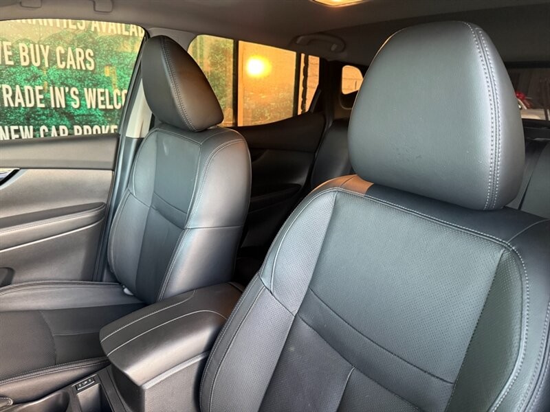 Nissan Rogue Sport Vehicle Full-screen Gallery Image 20