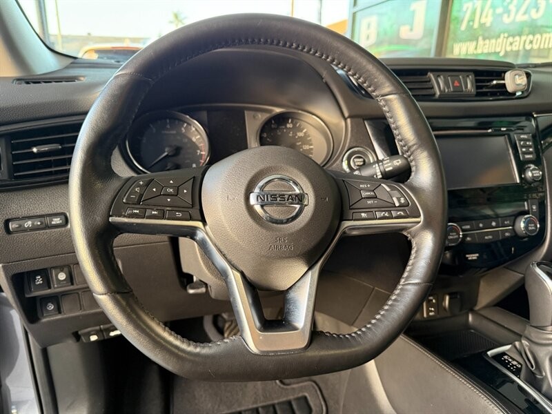 Nissan Rogue Sport Vehicle Full-screen Gallery Image 22