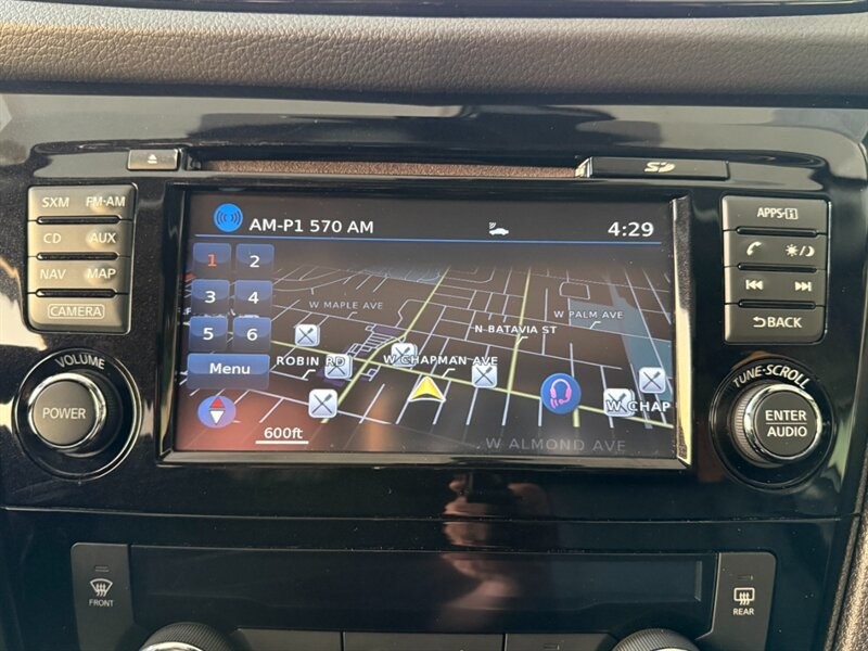 Nissan Rogue Sport Vehicle Full-screen Gallery Image 33