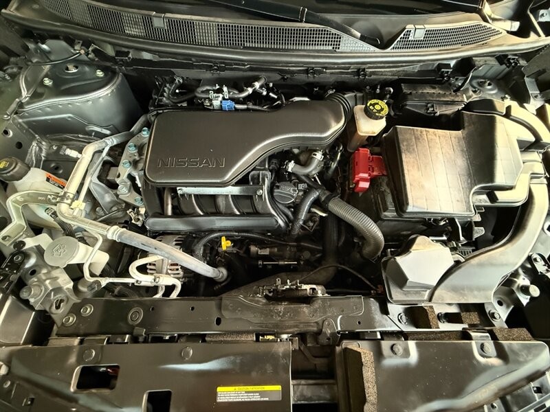 Nissan Rogue Sport Vehicle Full-screen Gallery Image 42