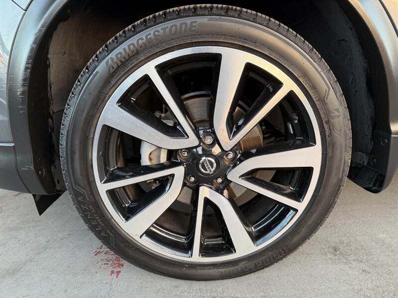 Nissan Rogue Sport Vehicle Full-screen Gallery Image 43