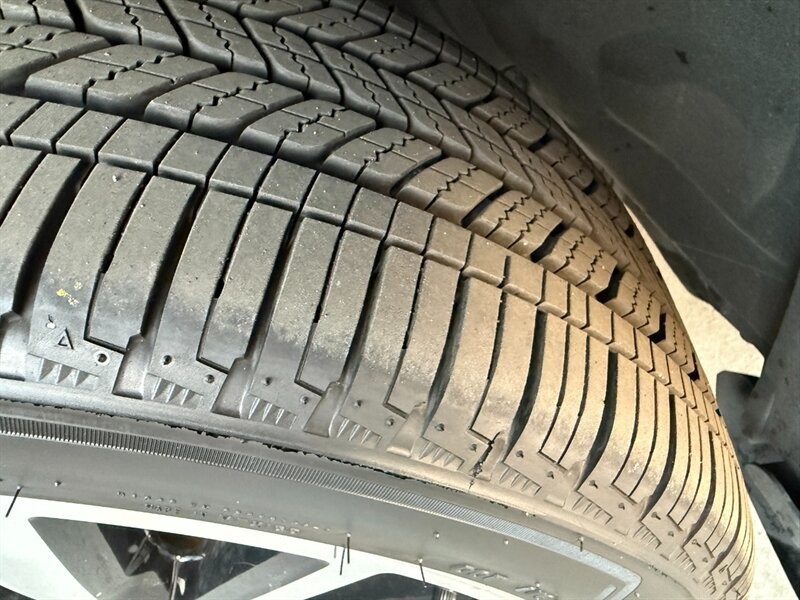 Nissan Rogue Sport Vehicle Full-screen Gallery Image 44