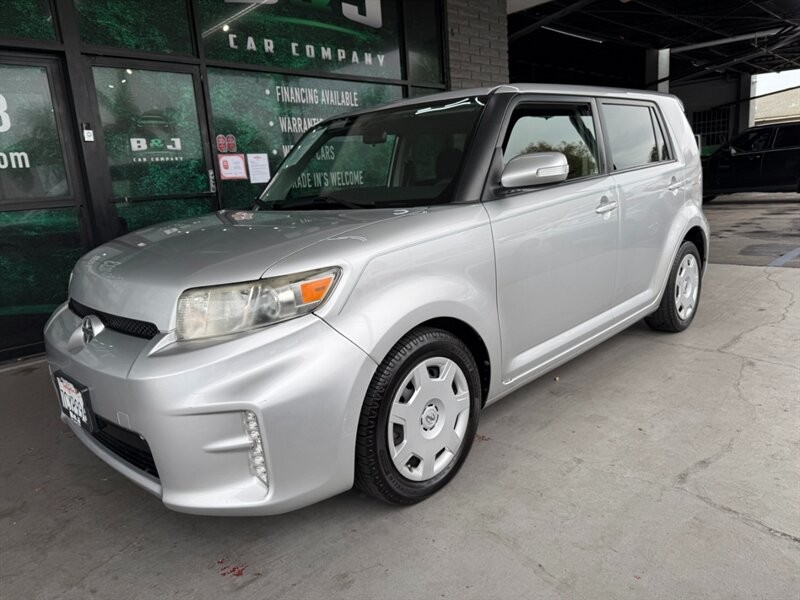 Scion xB Vehicle Full-screen Gallery Image 01