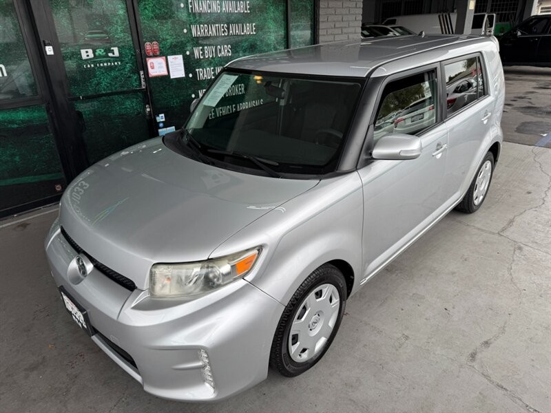 Scion xB Vehicle Full-screen Gallery Image 02