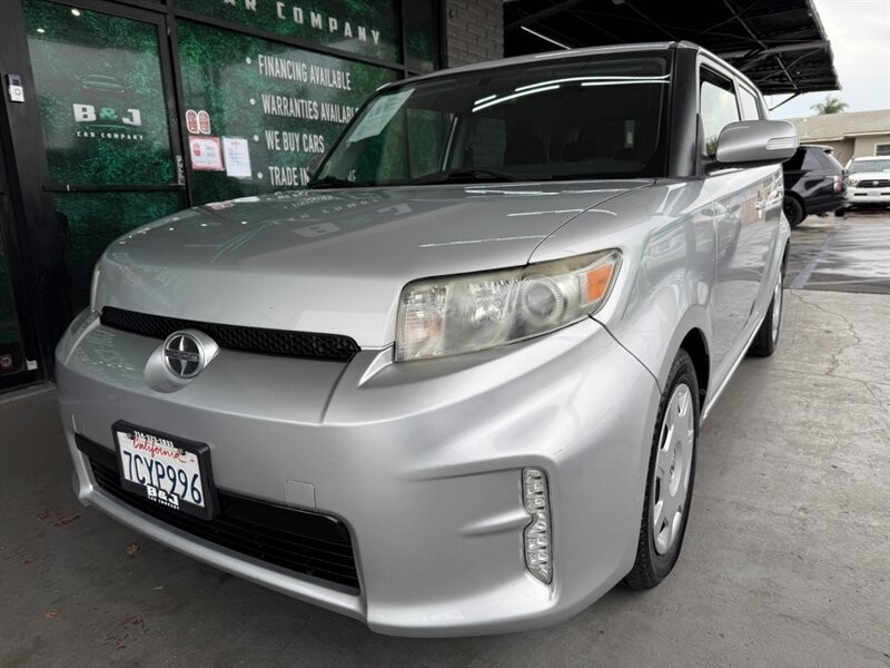 Scion xB Vehicle Full-screen Gallery Image 03