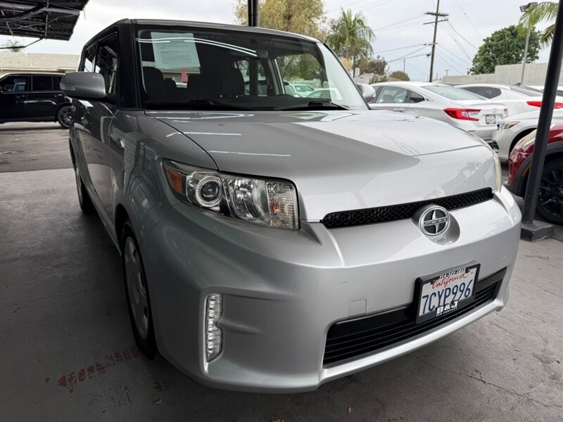 Scion xB Vehicle Full-screen Gallery Image 09