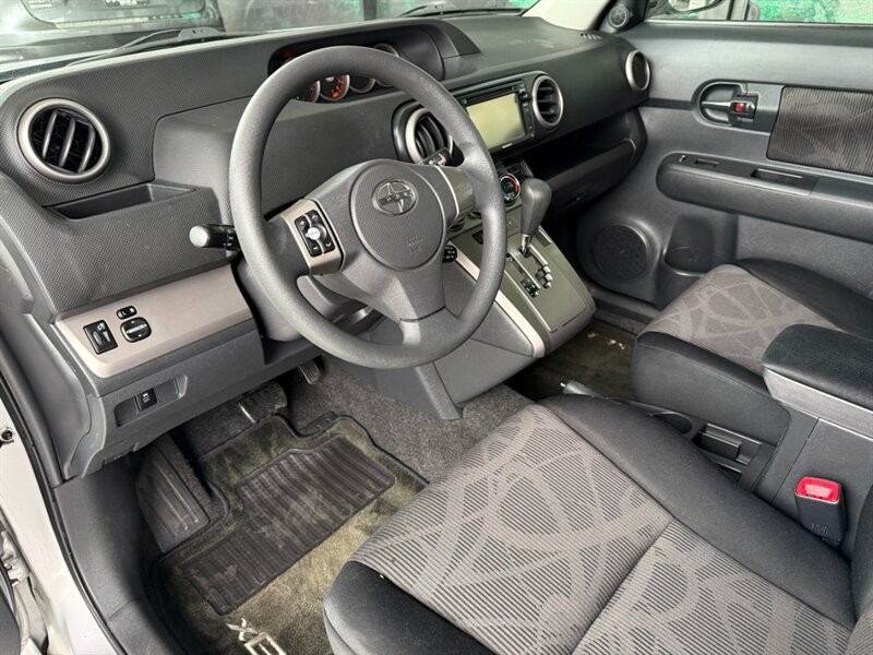 Scion xB Vehicle Full-screen Gallery Image 16