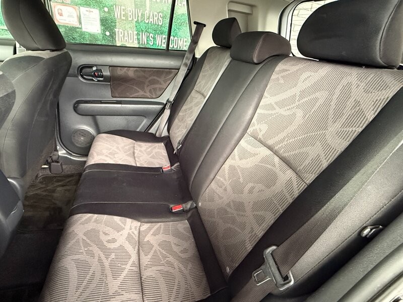 Scion xB Vehicle Full-screen Gallery Image 24