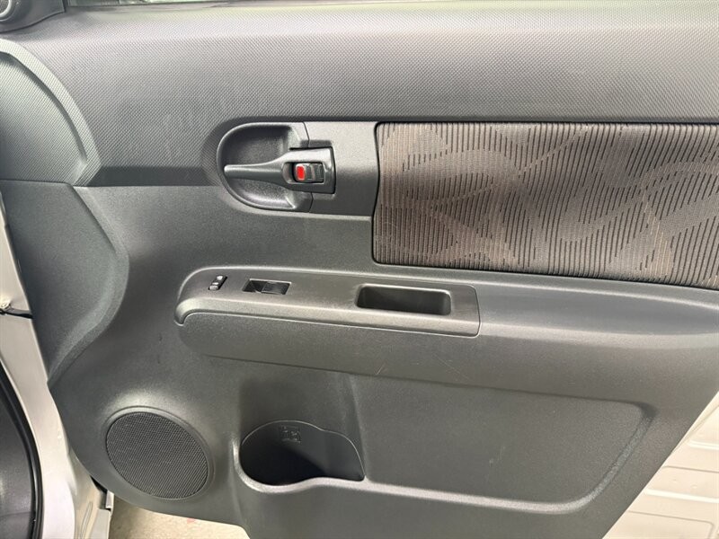 Scion xB Vehicle Full-screen Gallery Image 26