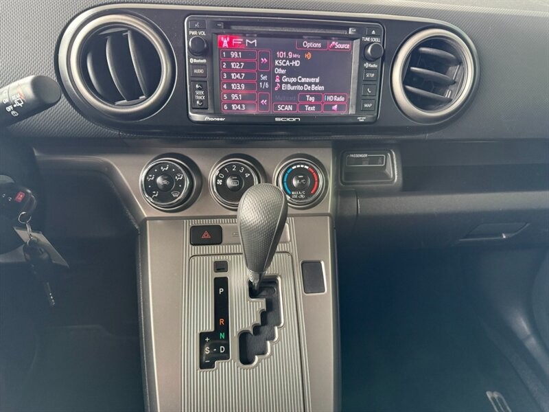 Scion xB Vehicle Full-screen Gallery Image 28