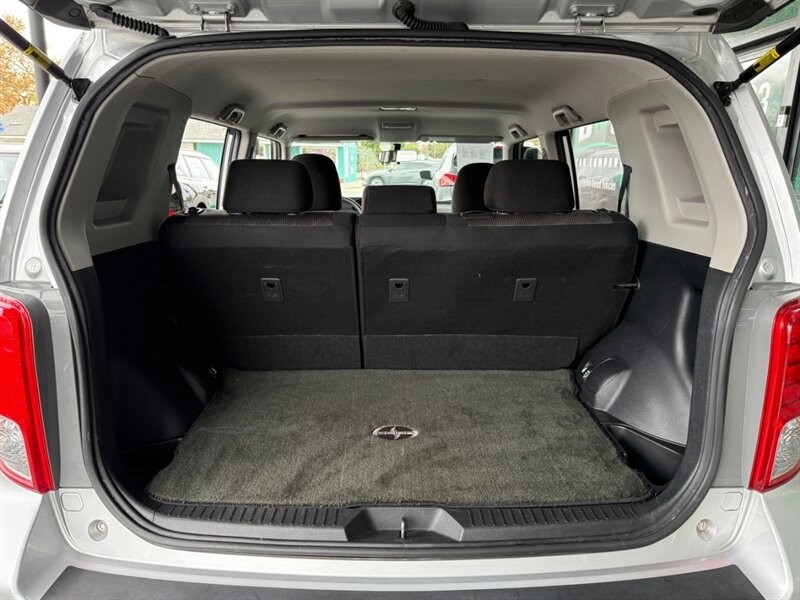 Scion xB Vehicle Full-screen Gallery Image 32