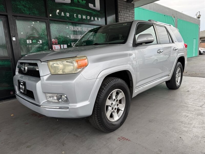 Toyota 4Runner Vehicle Full-screen Gallery Image 01