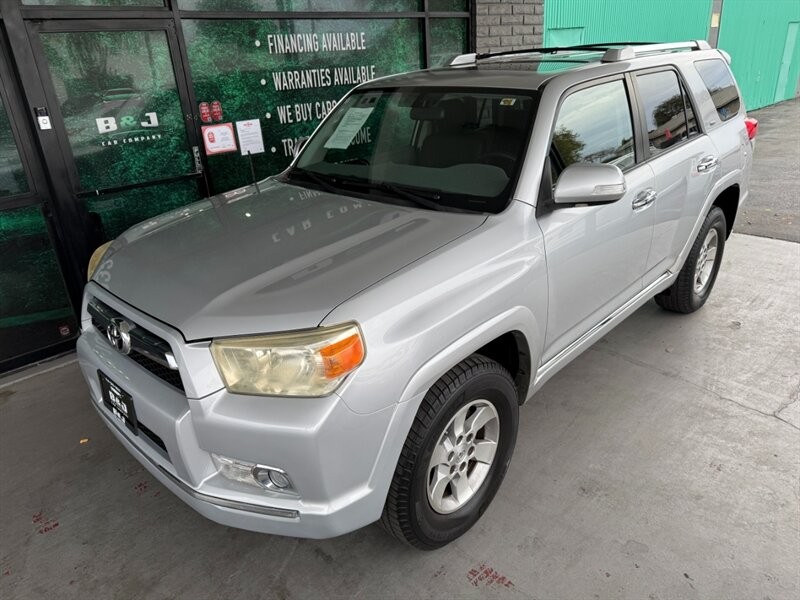 Toyota 4Runner Vehicle Full-screen Gallery Image 02