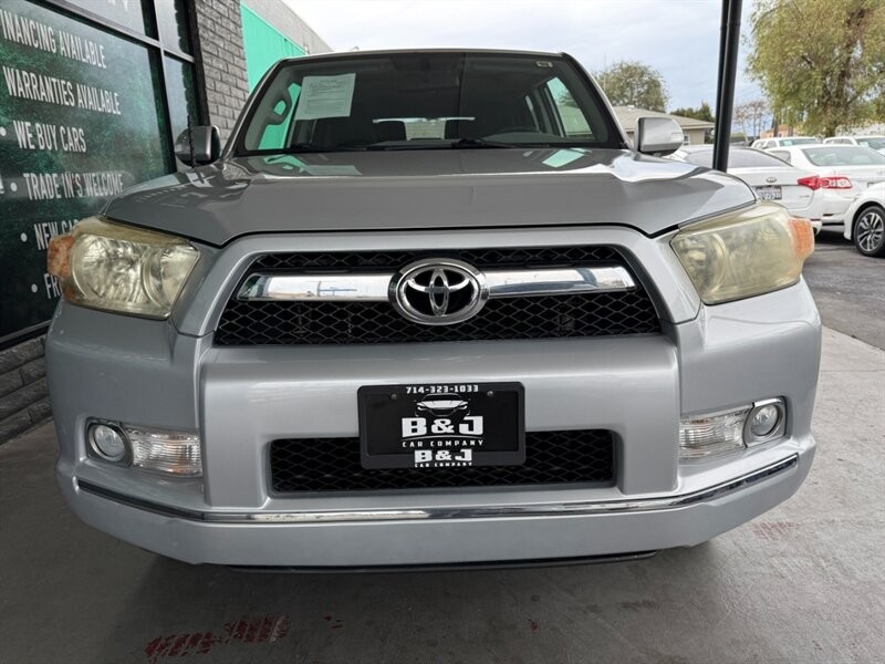 Toyota 4Runner Vehicle Full-screen Gallery Image 12