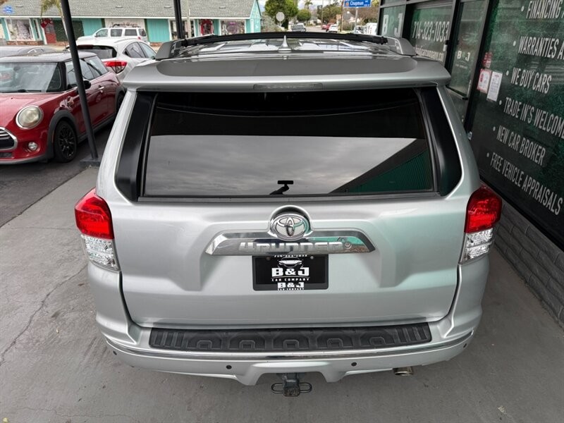 Toyota 4Runner Vehicle Full-screen Gallery Image 15