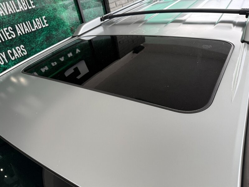 Toyota 4Runner Vehicle Full-screen Gallery Image 16