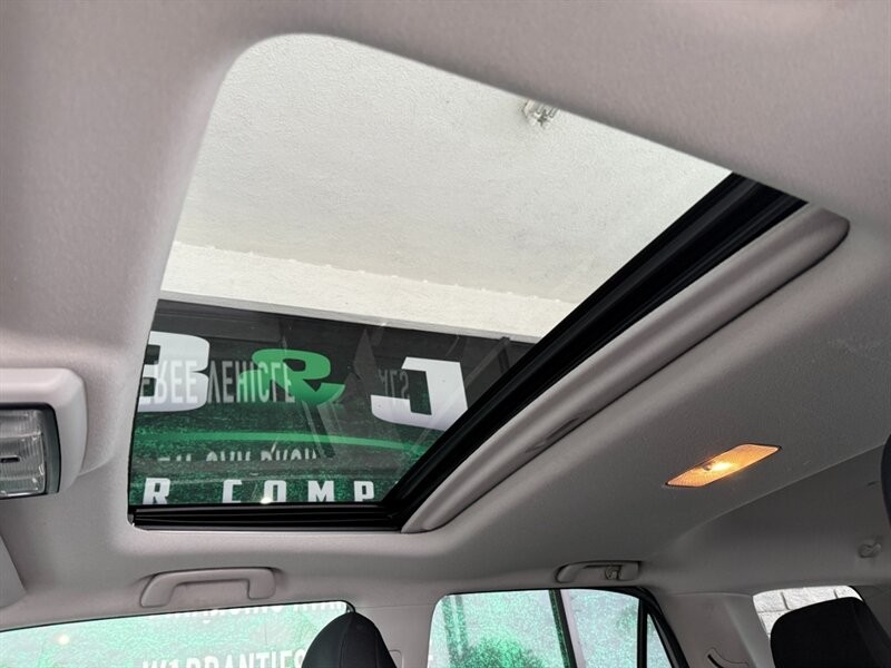 Toyota 4Runner Vehicle Full-screen Gallery Image 17