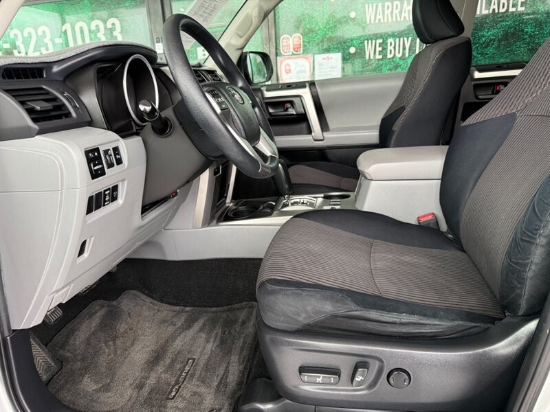 Toyota 4Runner Vehicle Full-screen Gallery Image 18